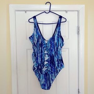 Avenue One Piece Swimsuit Size 22